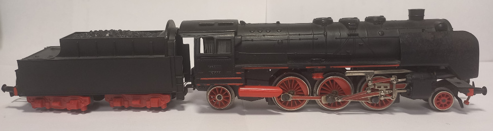 PIKO 23 001 Wagner-Leitbleche Deutsche Reichsbahn  SAMMLERWERT ca. 70€ - 120€  Baujahr: 1955

