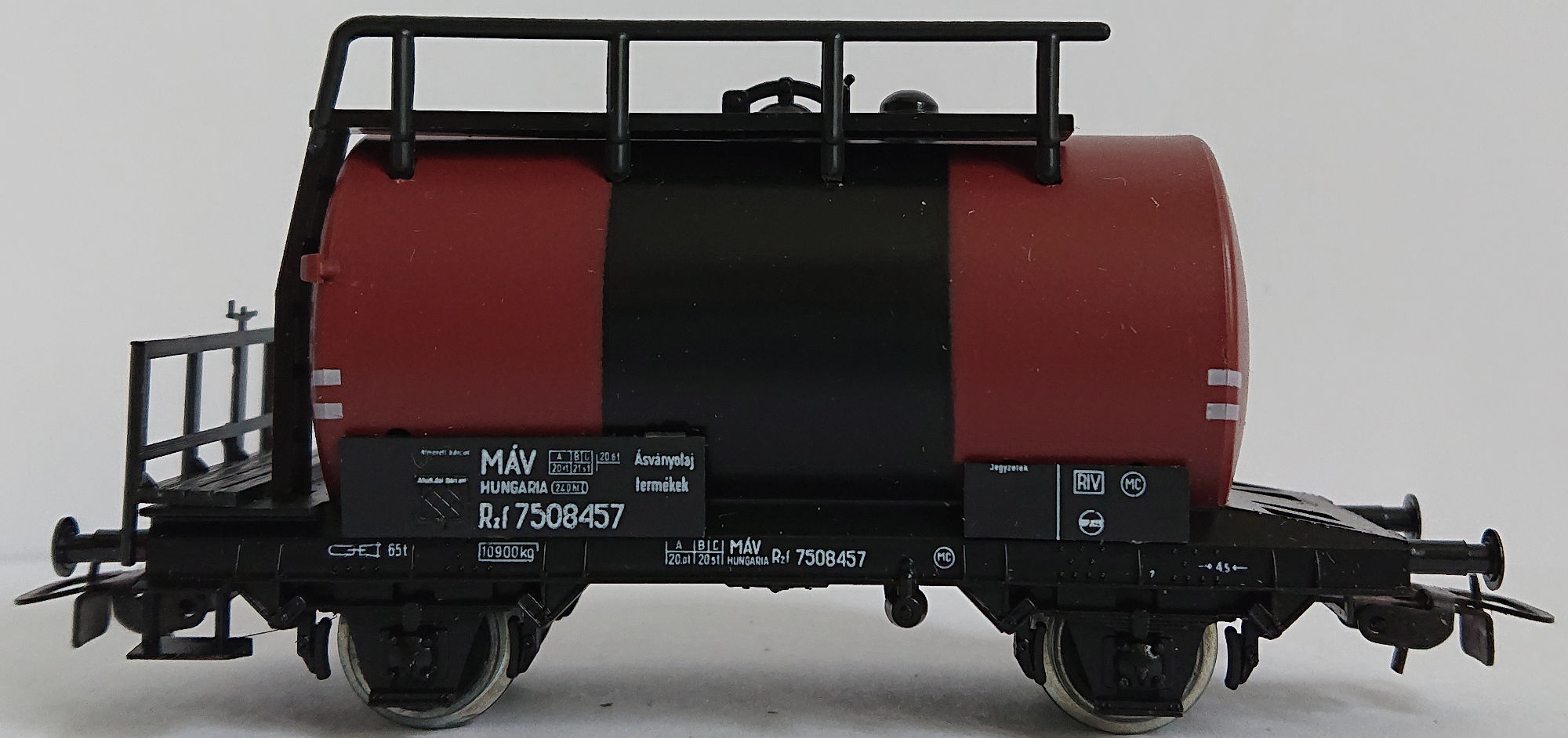 PIKO Kesselwagen der MAV  