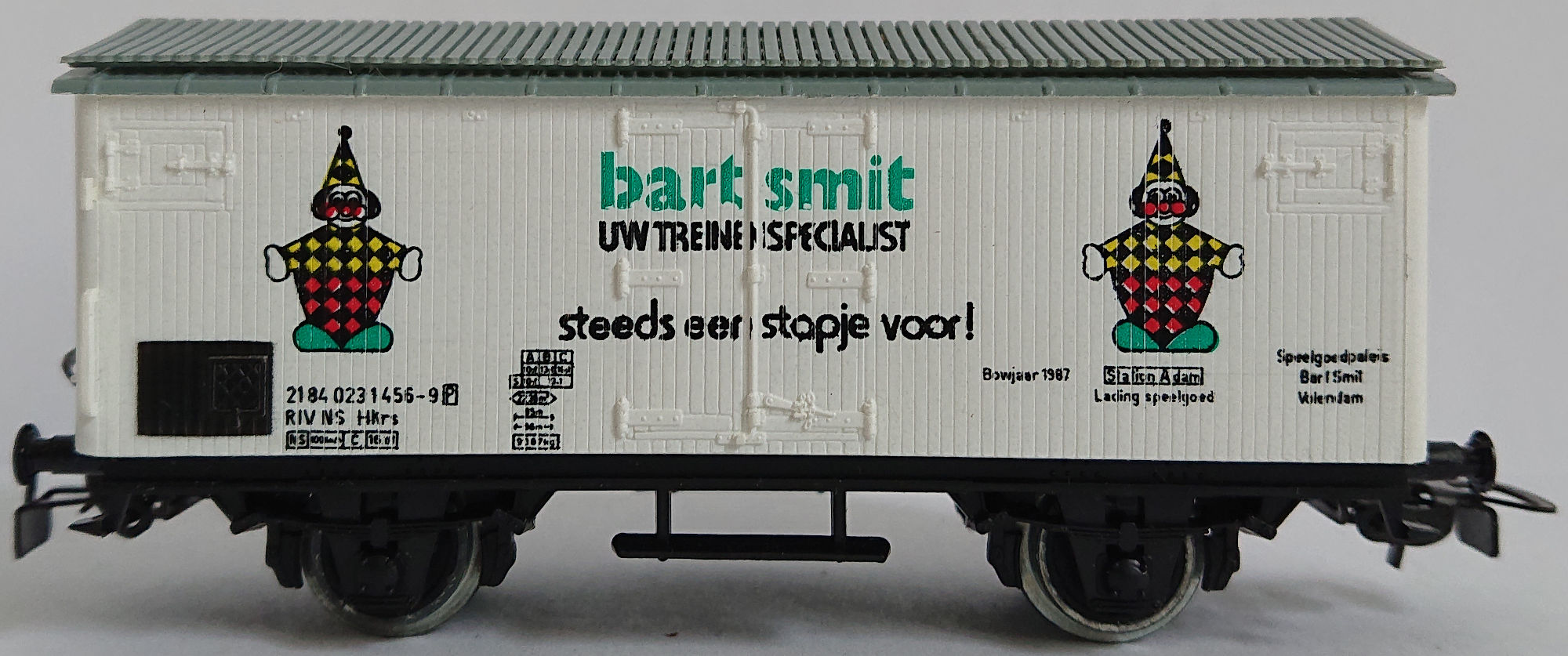 PIKO Kühlwagen mit Spitzdach und Sonnenschutzrost  