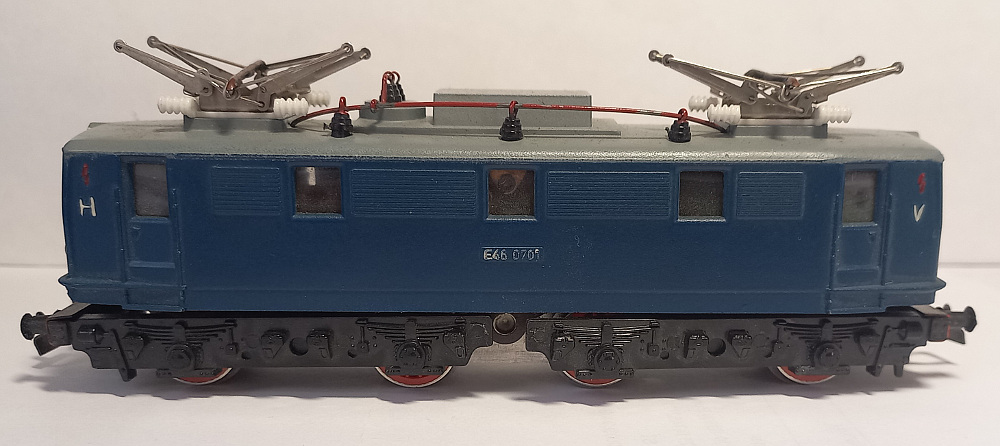 Piko E46 0701 stahlblau  SAMMLERWERT ca. 40€ - 90€  Baujahr: 1954
